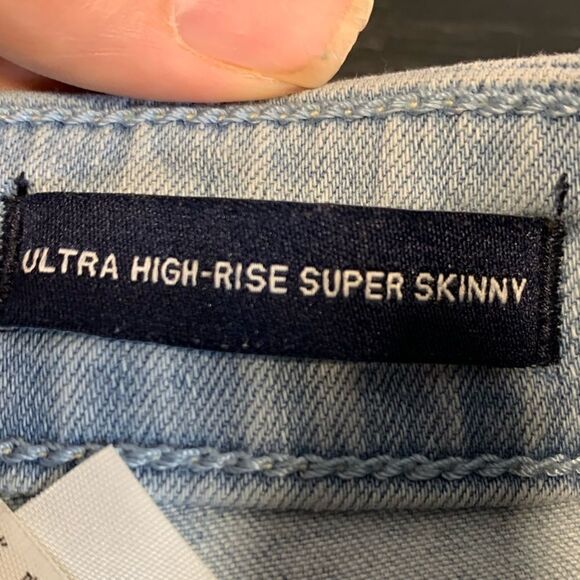 Hollister ultra high rise super skinny distressed jeans - Picture 10 of 11